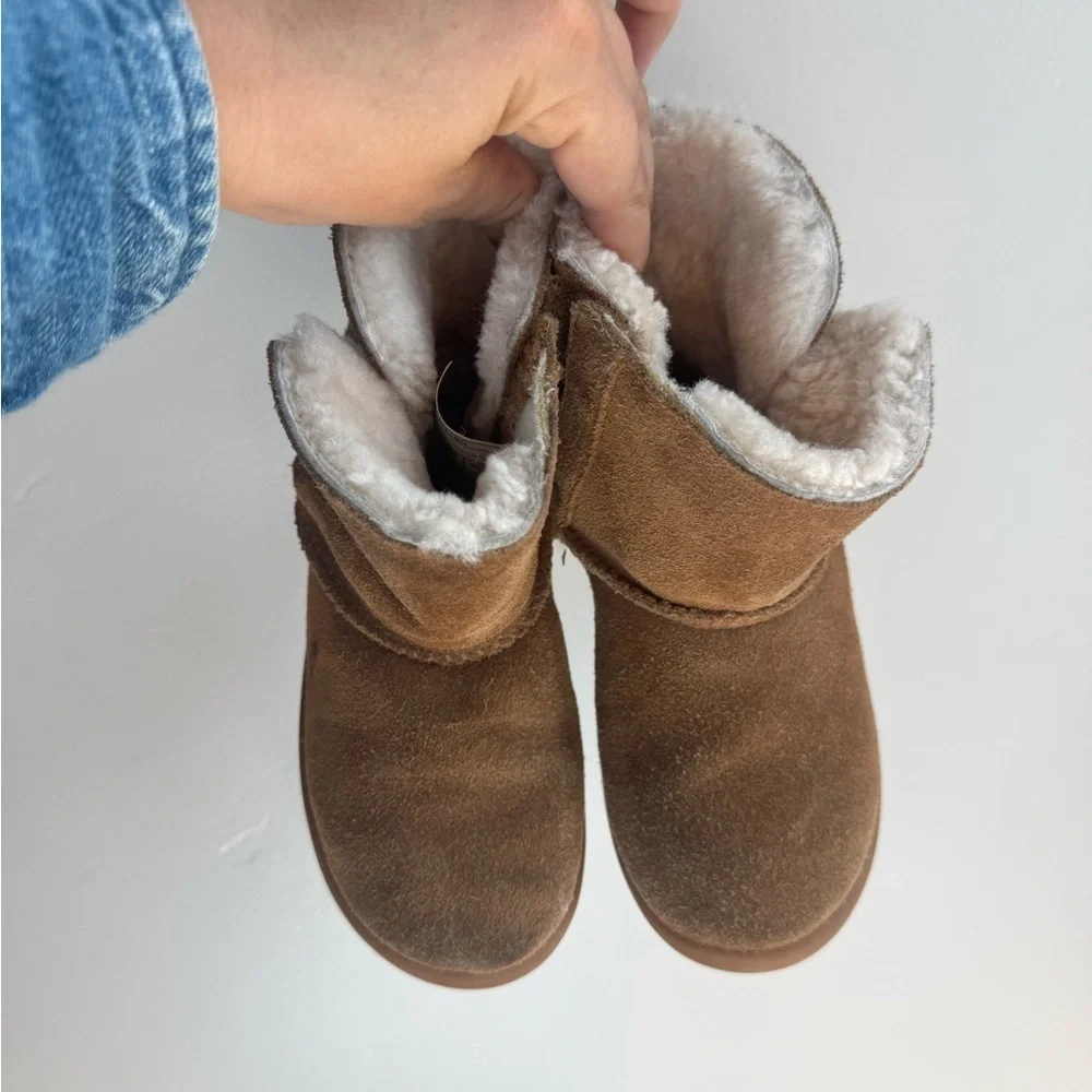 UGG Kids Chestnut Classic Short Boots Shearling Lined Cozy Winter